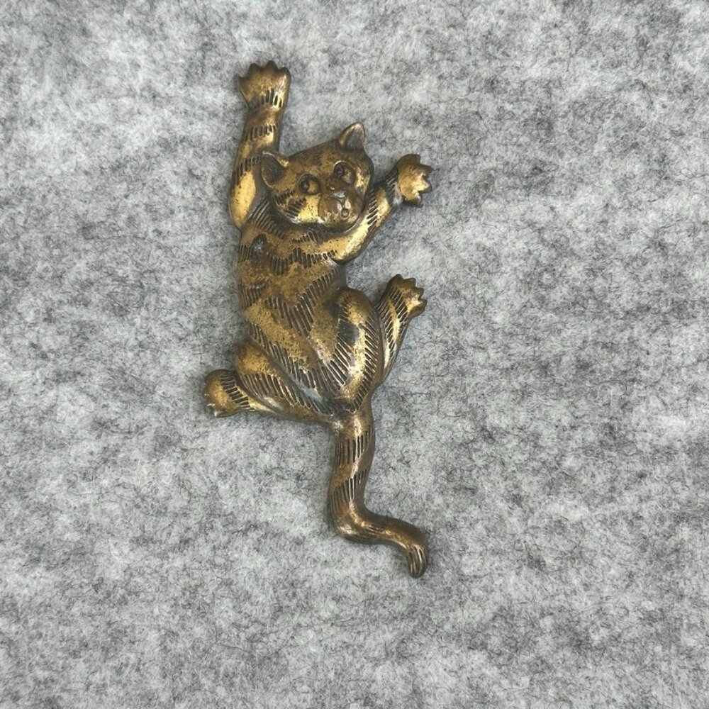 VTG JJ 1988 Clawing Climbing Cat Pewter Brooch Pin